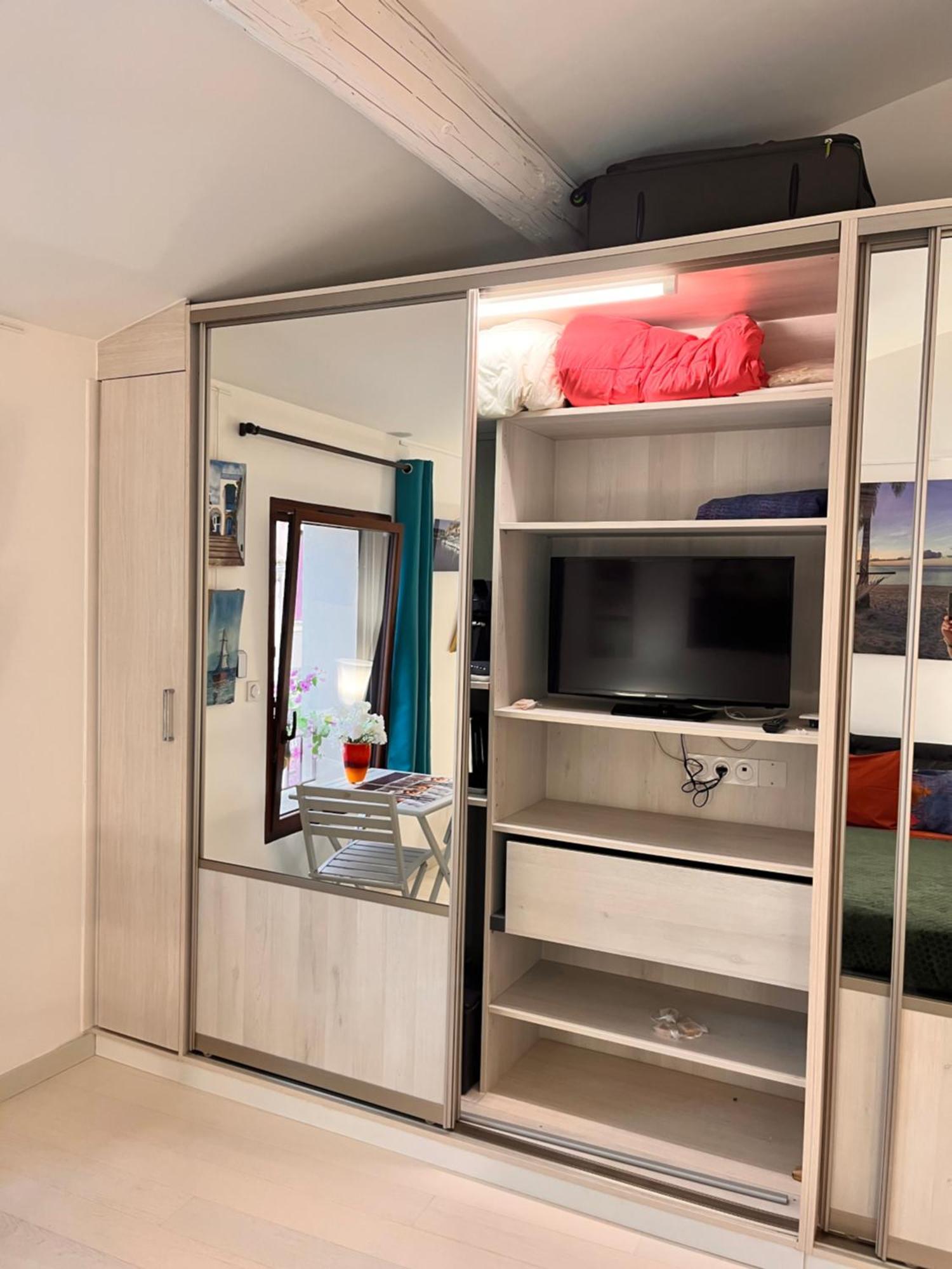 Chambre Cozy Spacieuse, Intra-Muros, Clim, Parking Aigues-Mortes Exterior photo