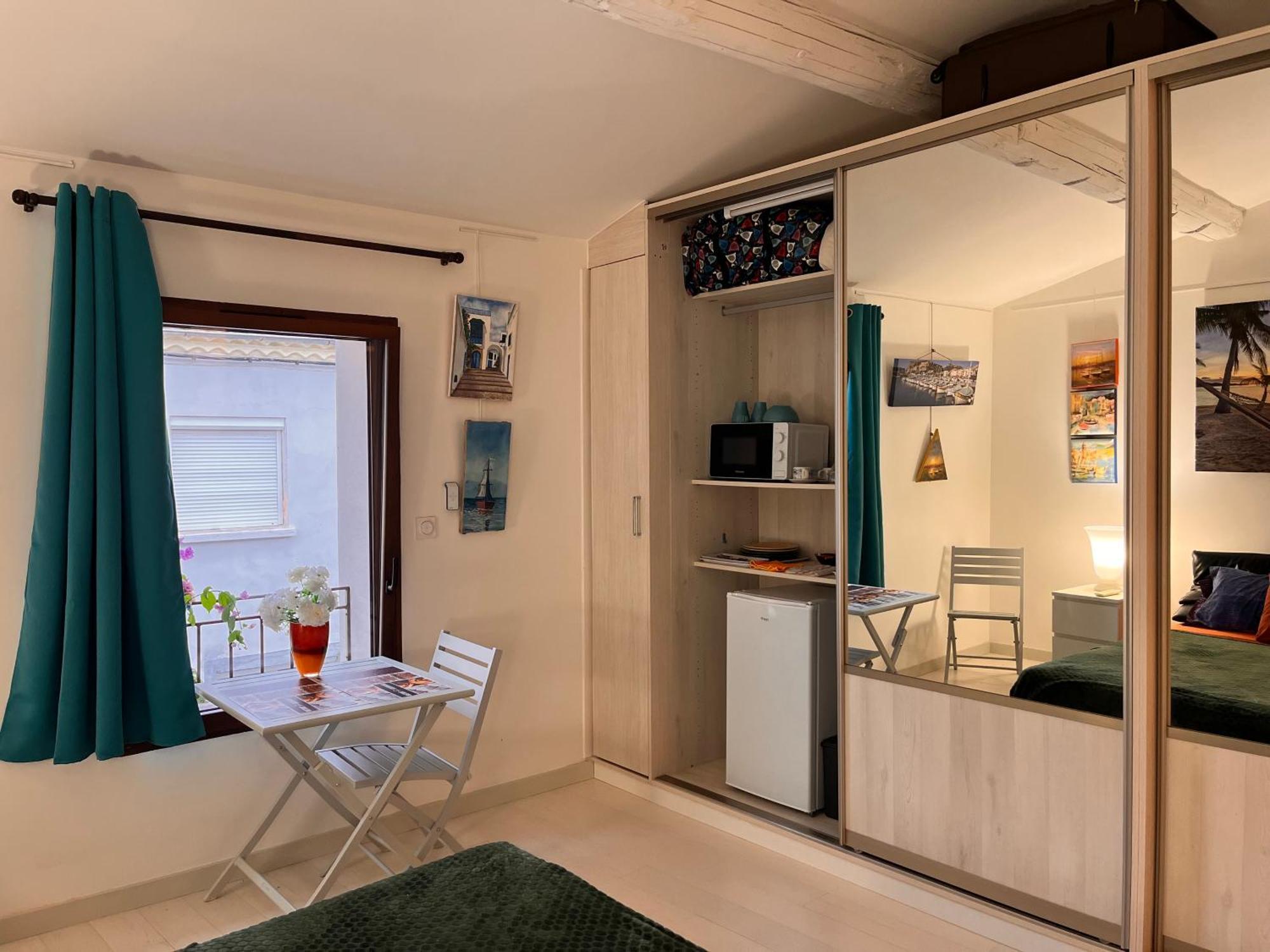 Chambre Cozy Spacieuse, Intra-Muros, Clim, Parking Aigues-Mortes Exterior photo